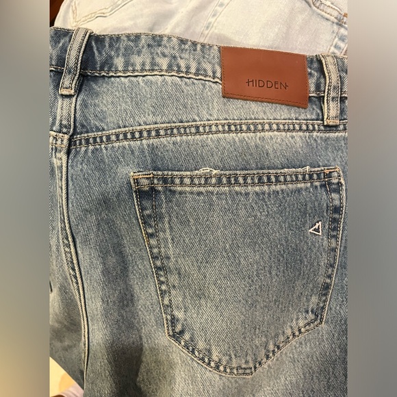 Hidden jeans - distressed straight leg jeans - size 31. - Picture 6 of 6